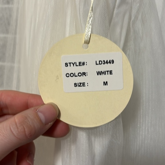 Beautiful Tulle long White Dress - Picture 3 of 4